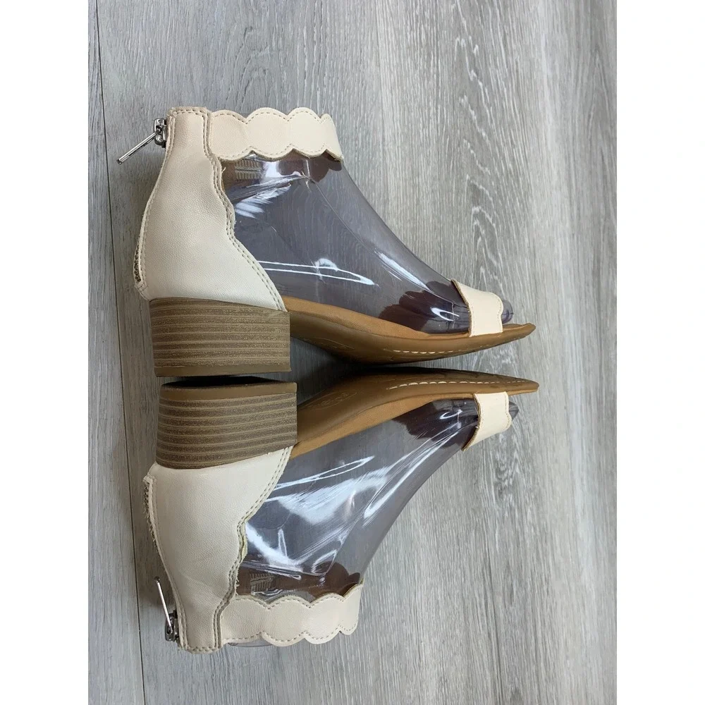 Born Concept Scalloped Ankle Strap Sandals Cream Off-White 6 Comfort Shoes